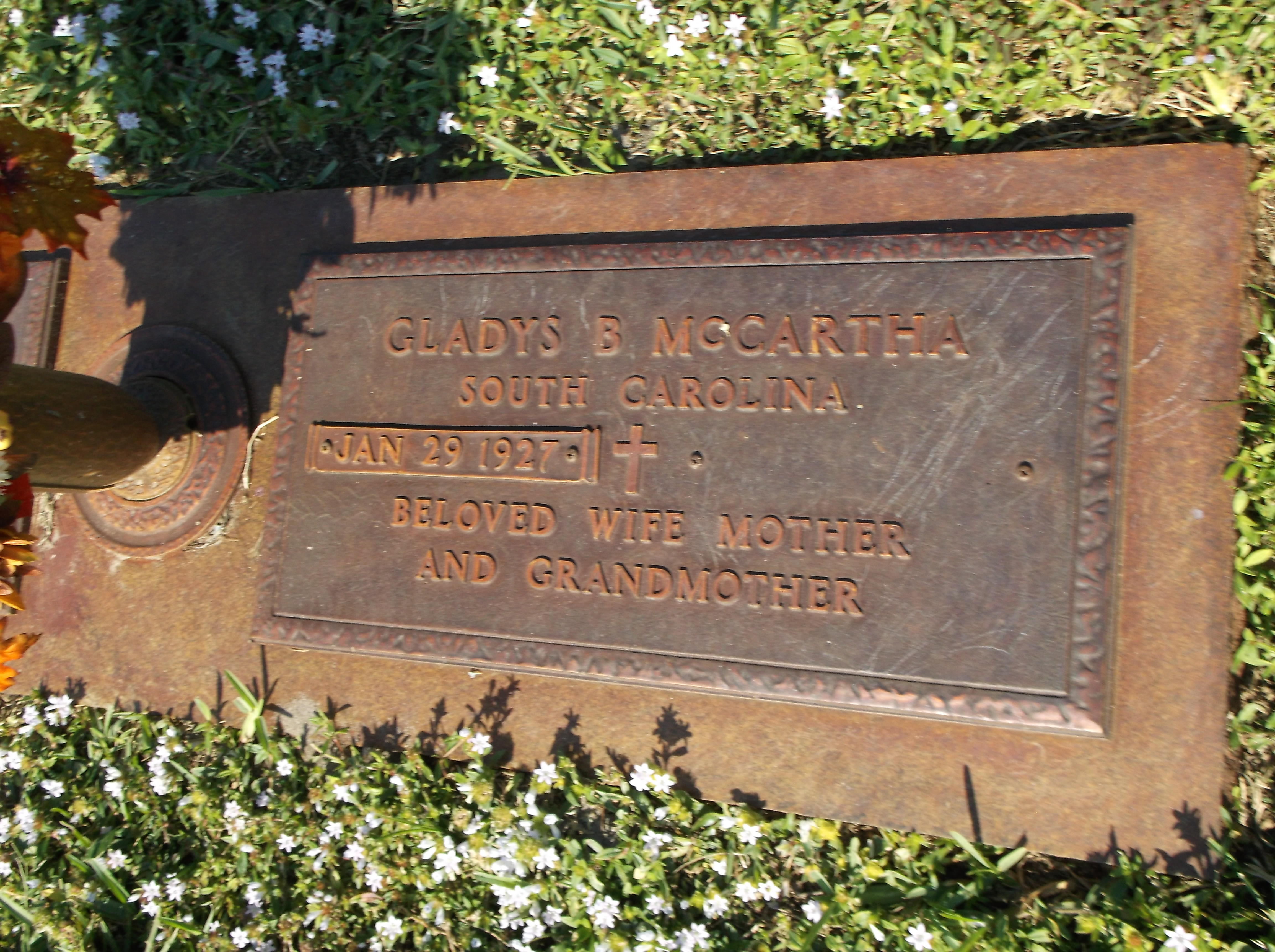 Gladys B McCartha