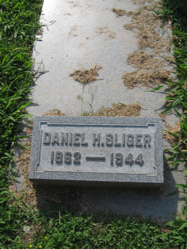 Daniel H Sliger