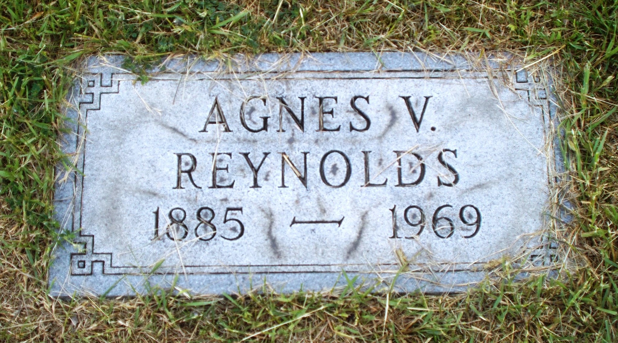 Agnes V Reynolds