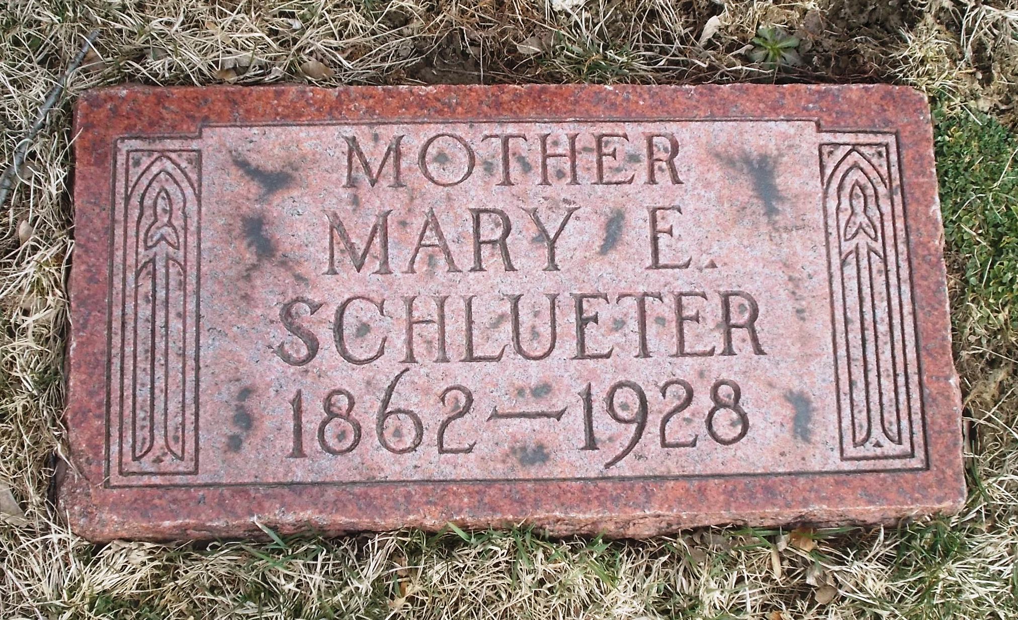 Mary E Schlueter