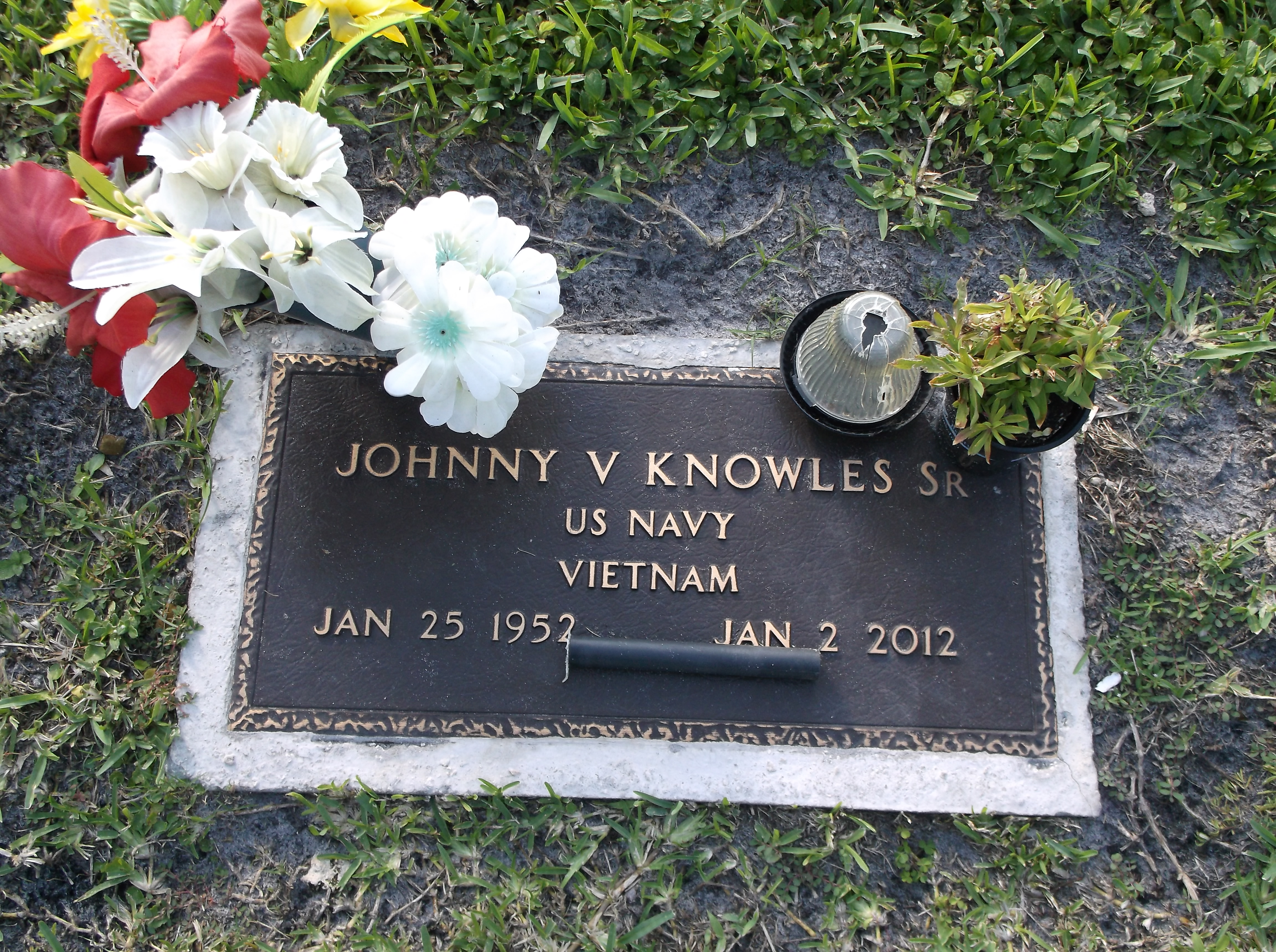 Johnny V Knowles, Sr