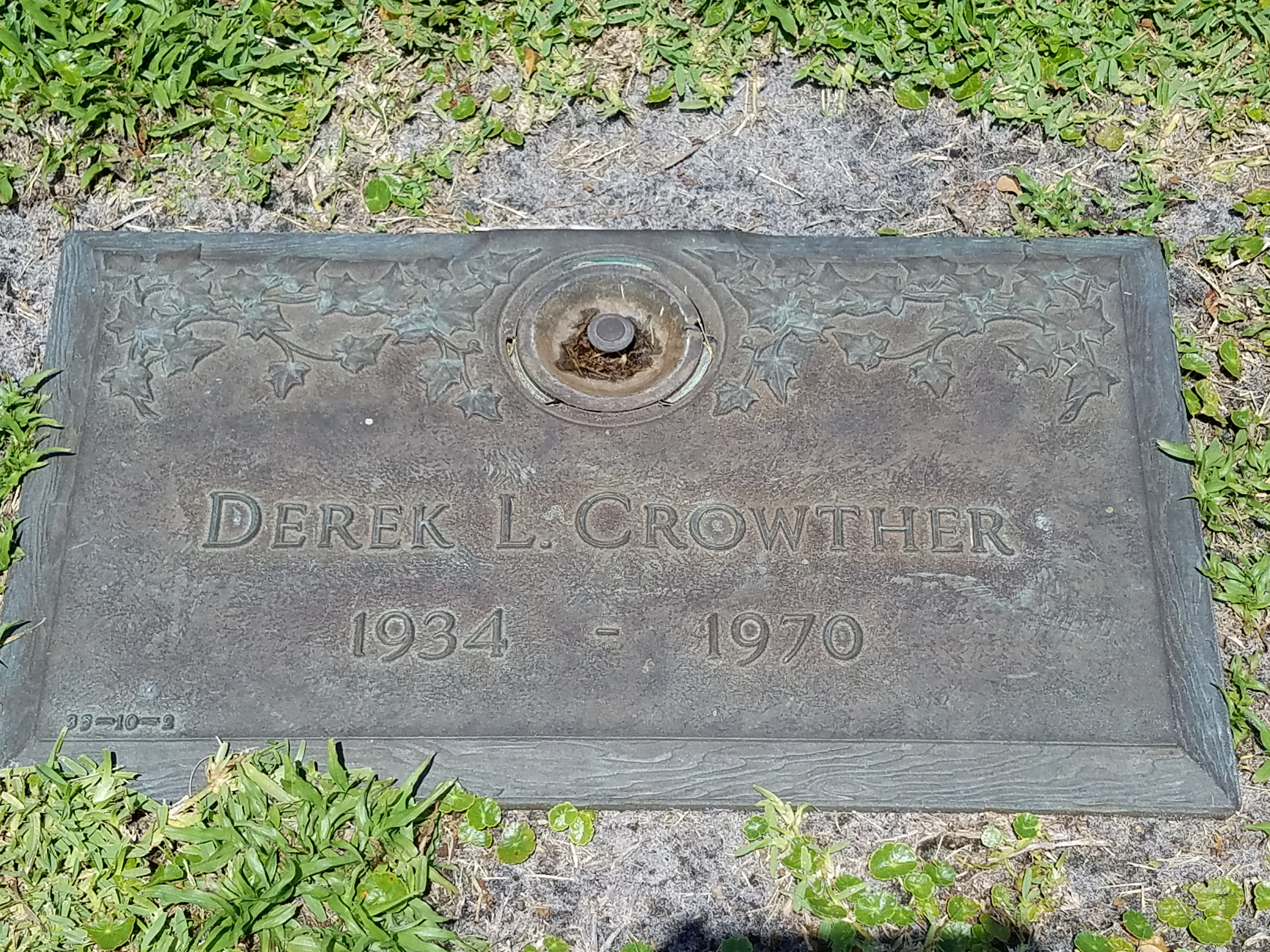 Derek L Crowther