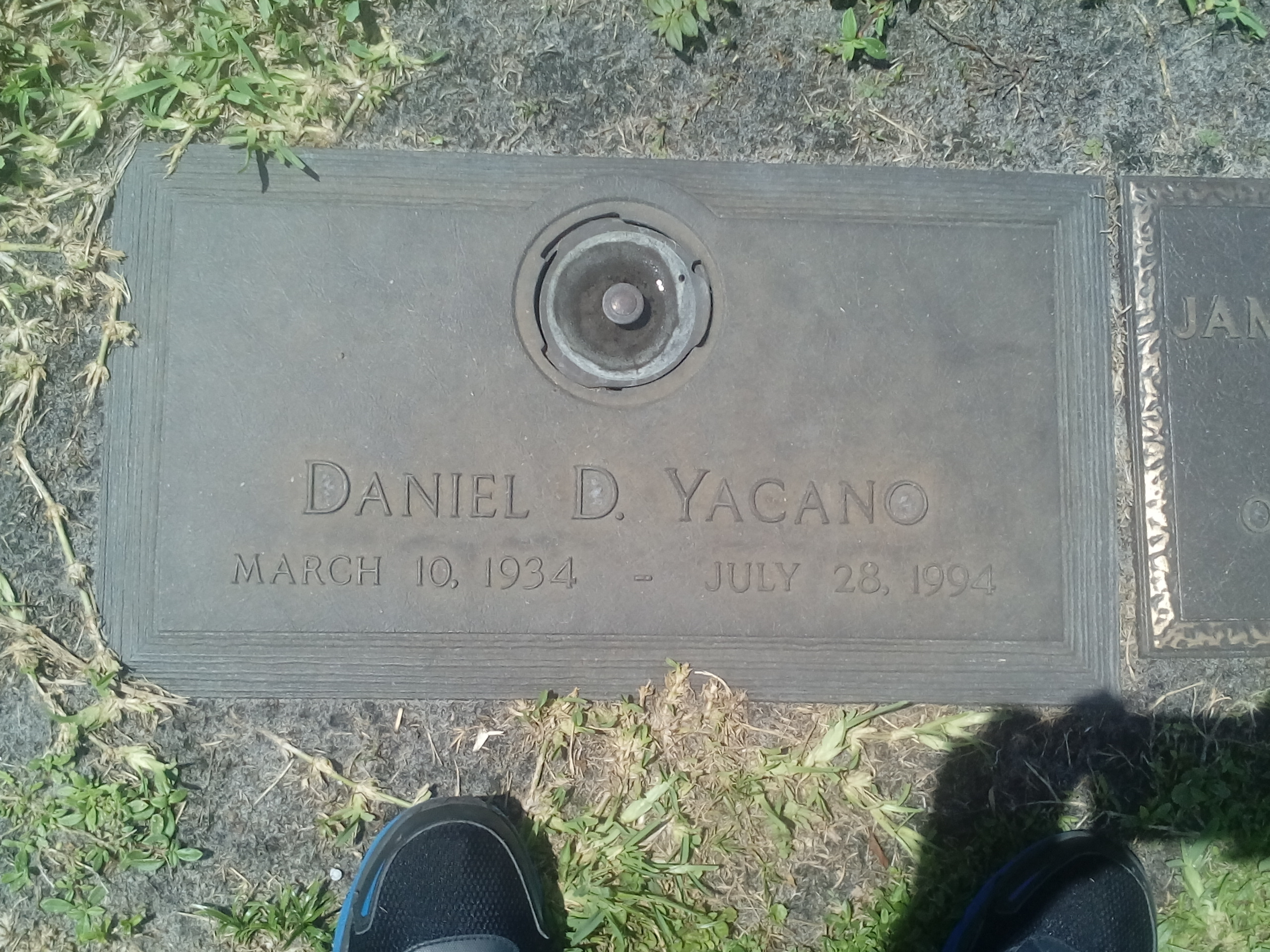 Daniel D Yancano