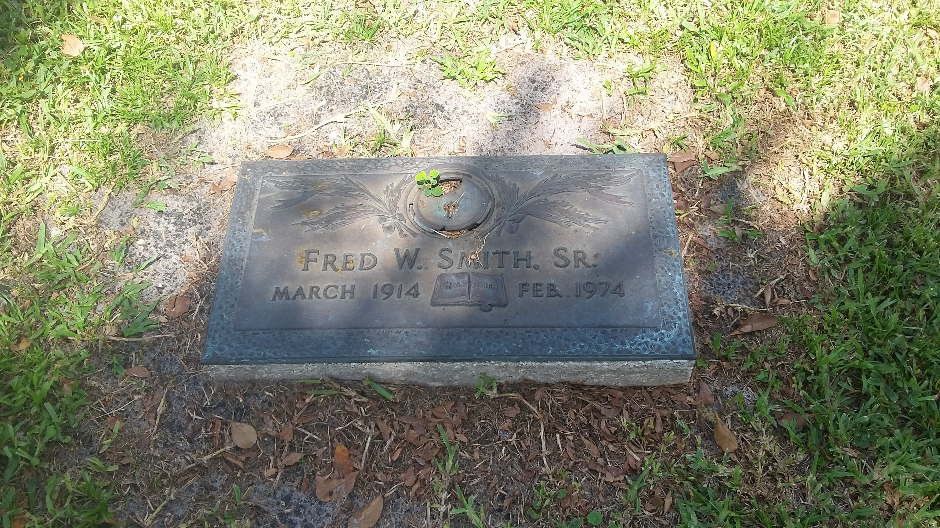 Fred W Smith, Sr
