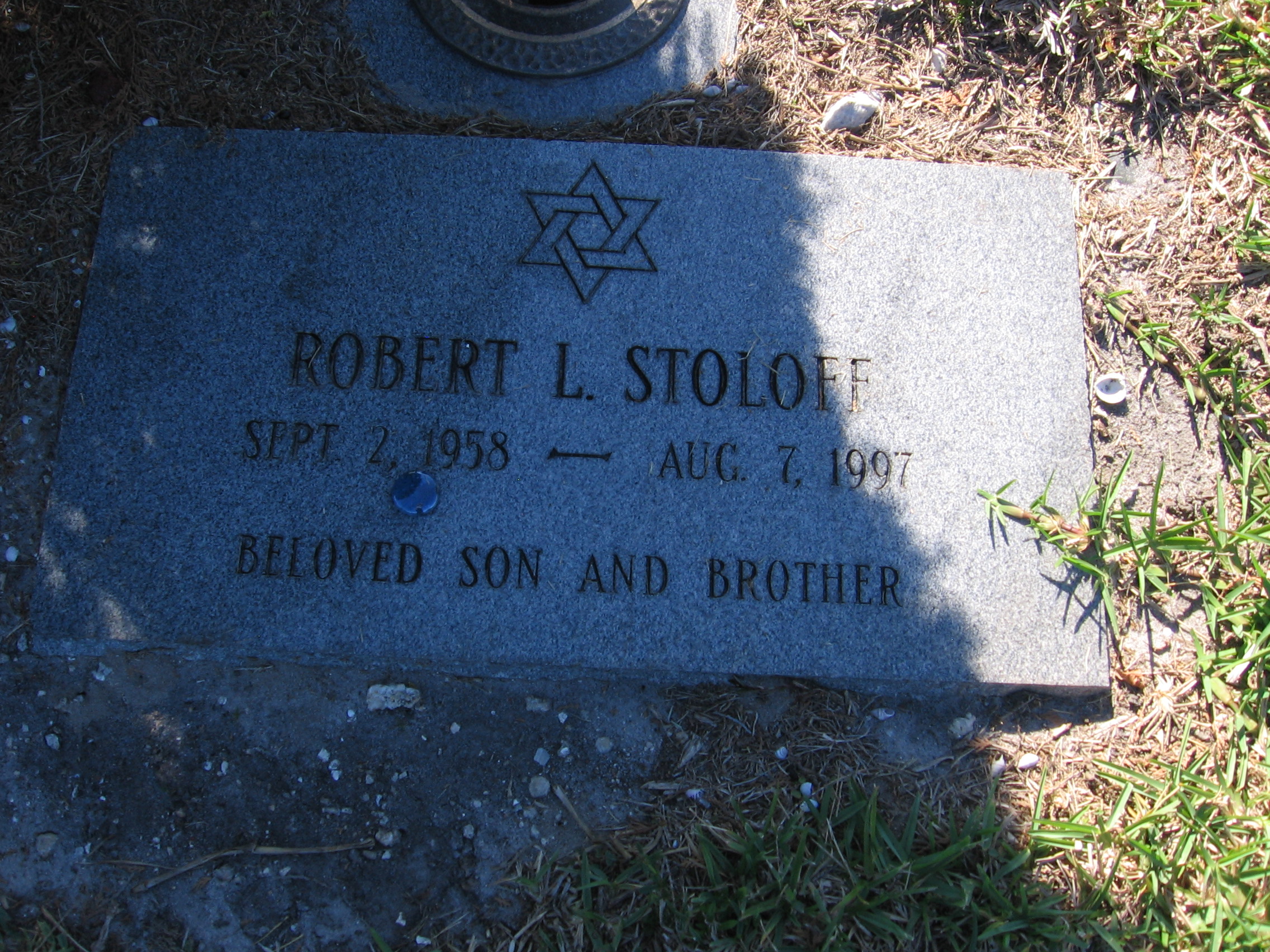 Robert L Stoloff