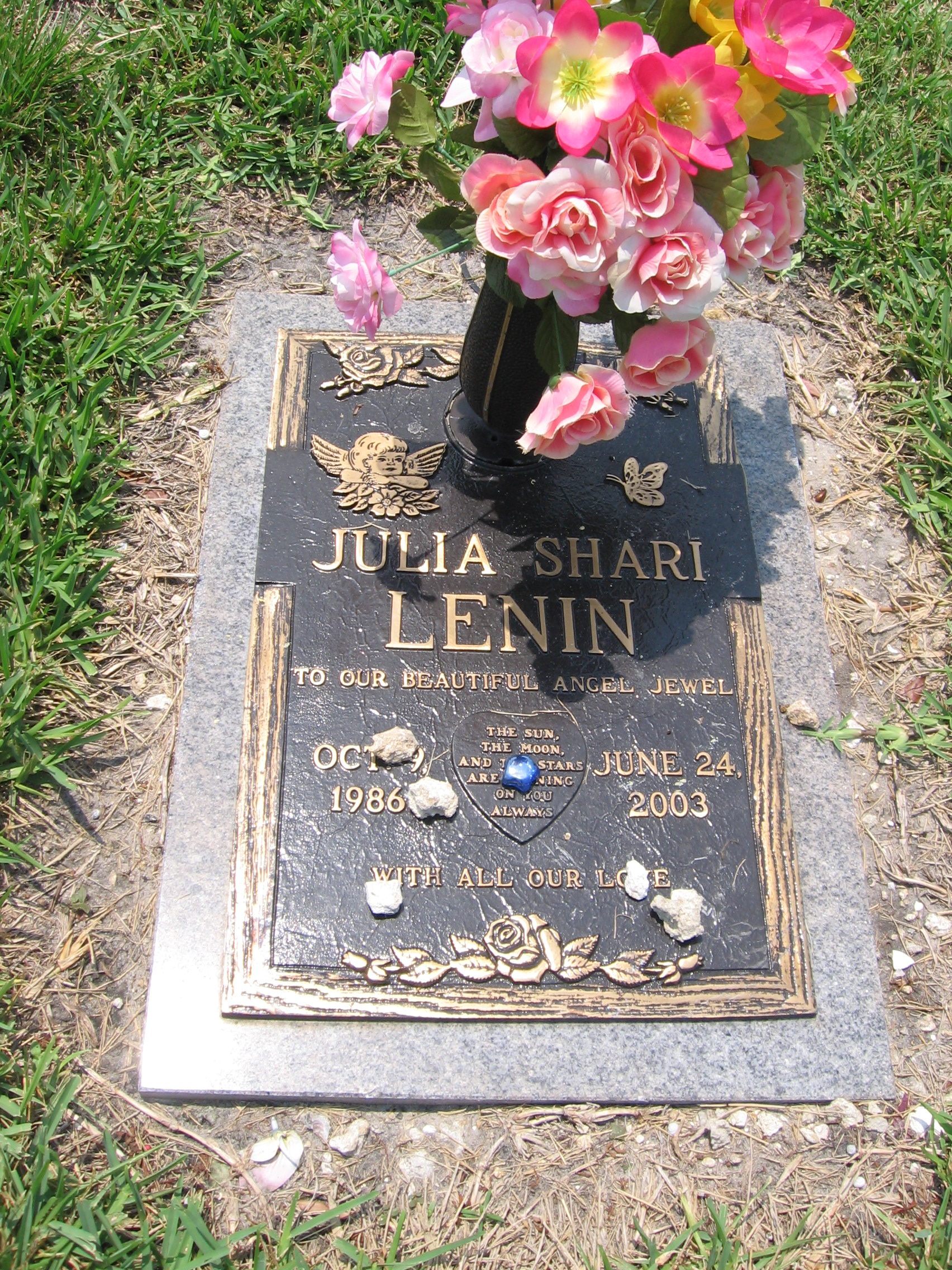 Julia Shari Lenin