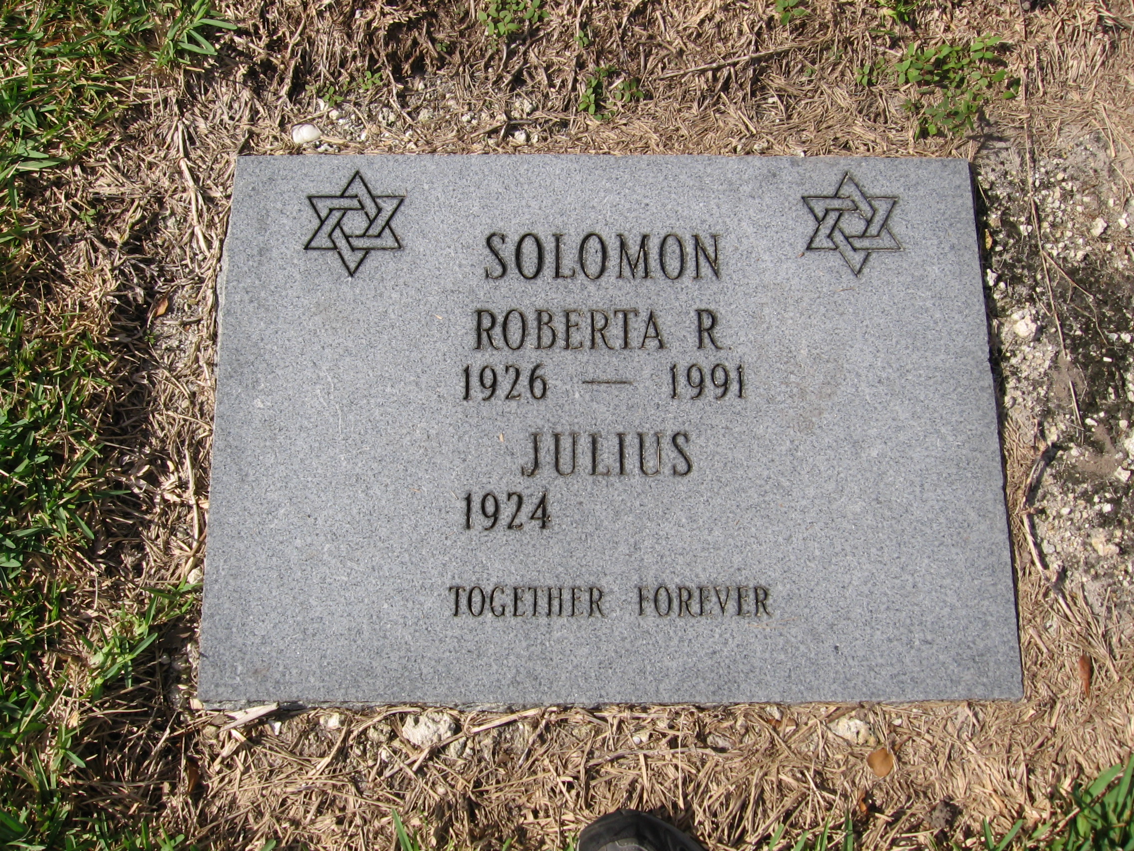 Roberta R Solomon