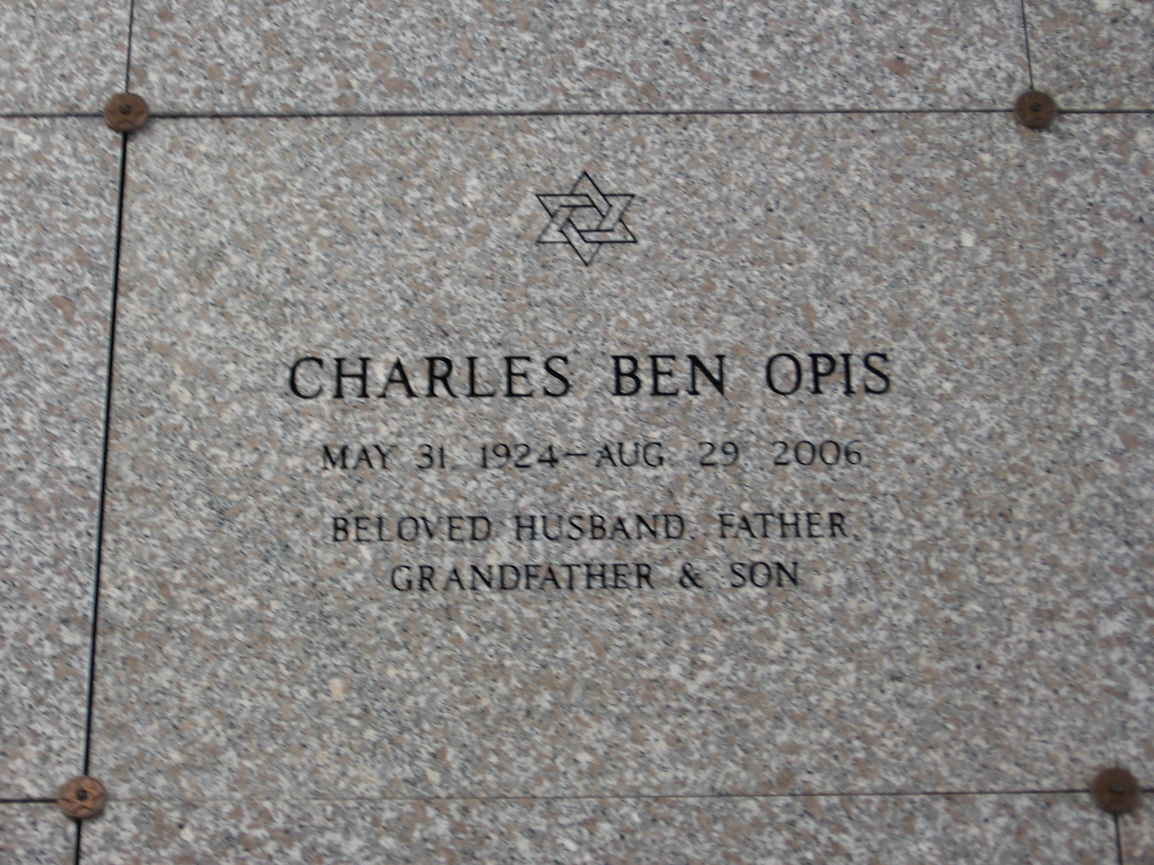 Charles Ben Opis
