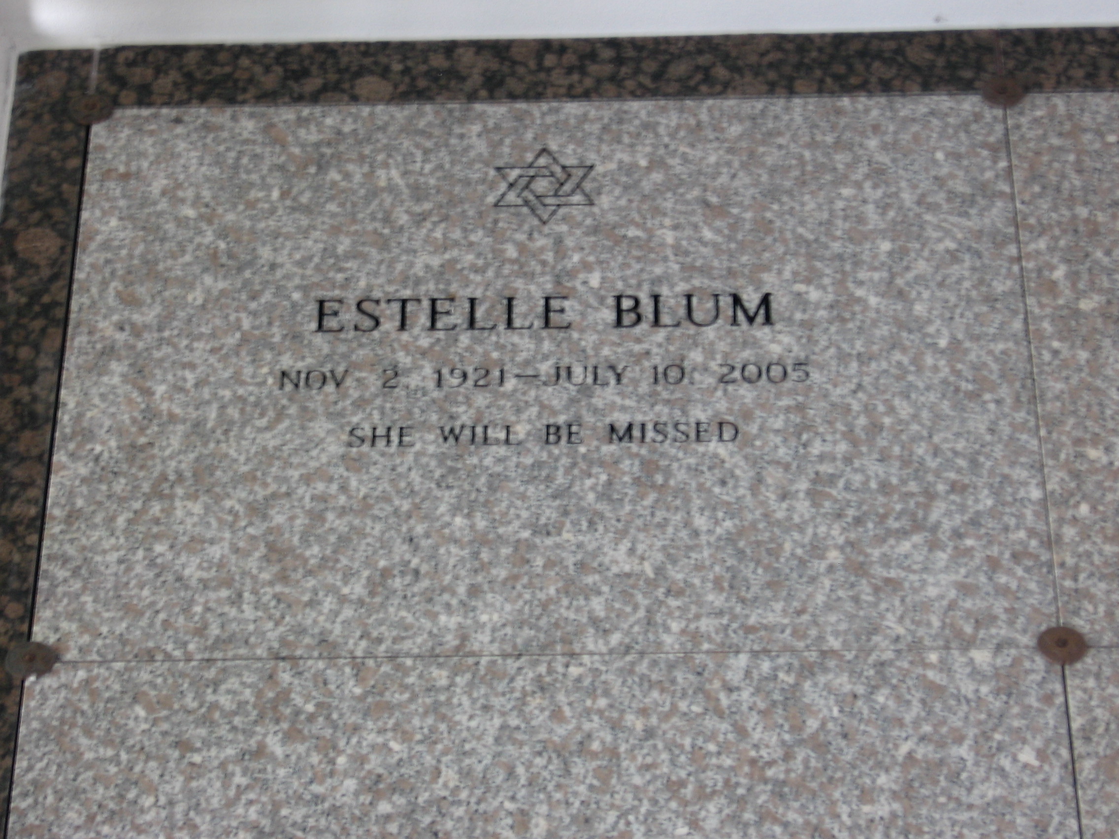 Estelle Blum