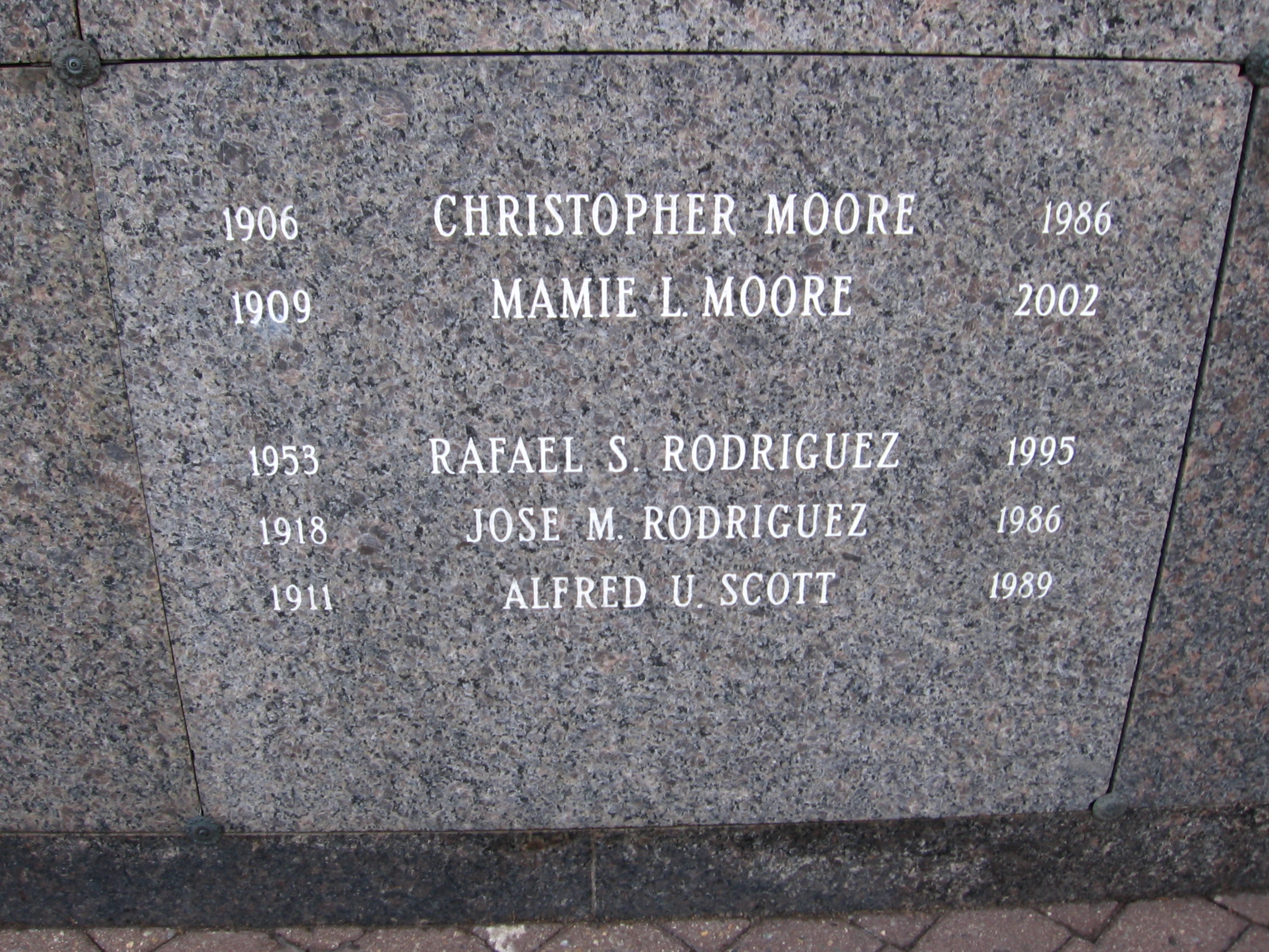 Mamie L Moore