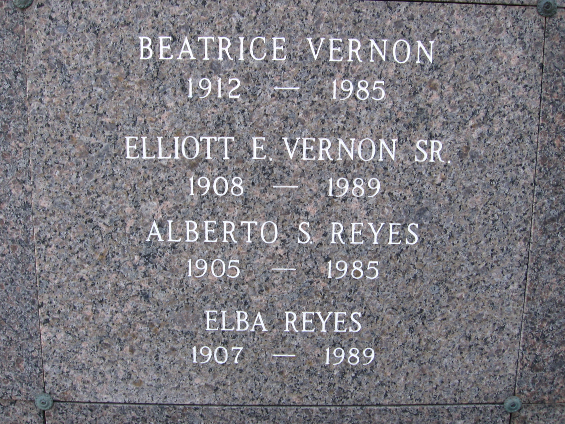 Elliott E Vernon, Sr