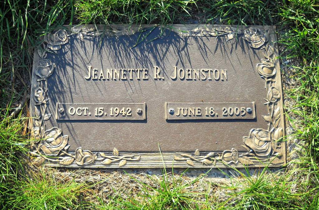 Jeannette R Johnston