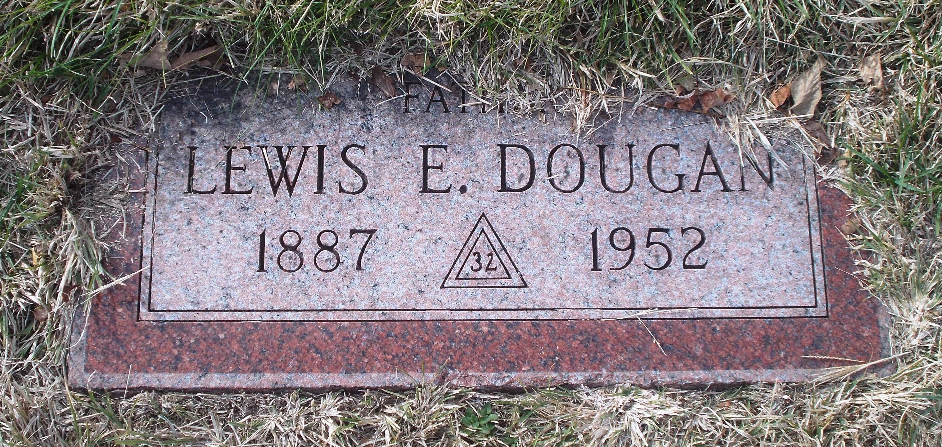Lewis E Dougan