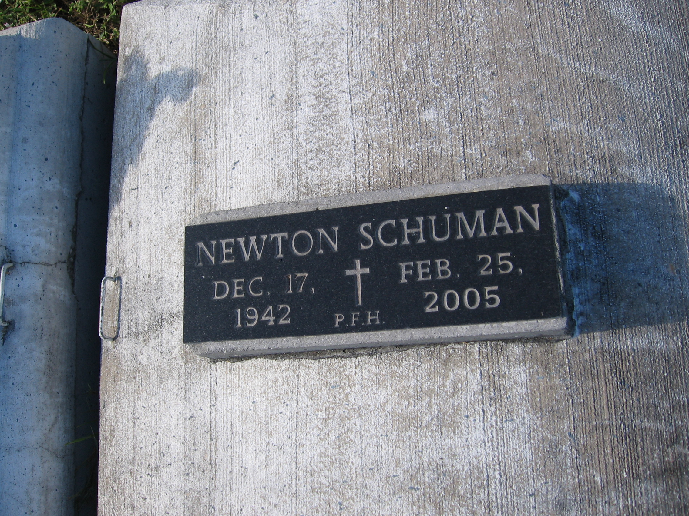 Newton Schuman