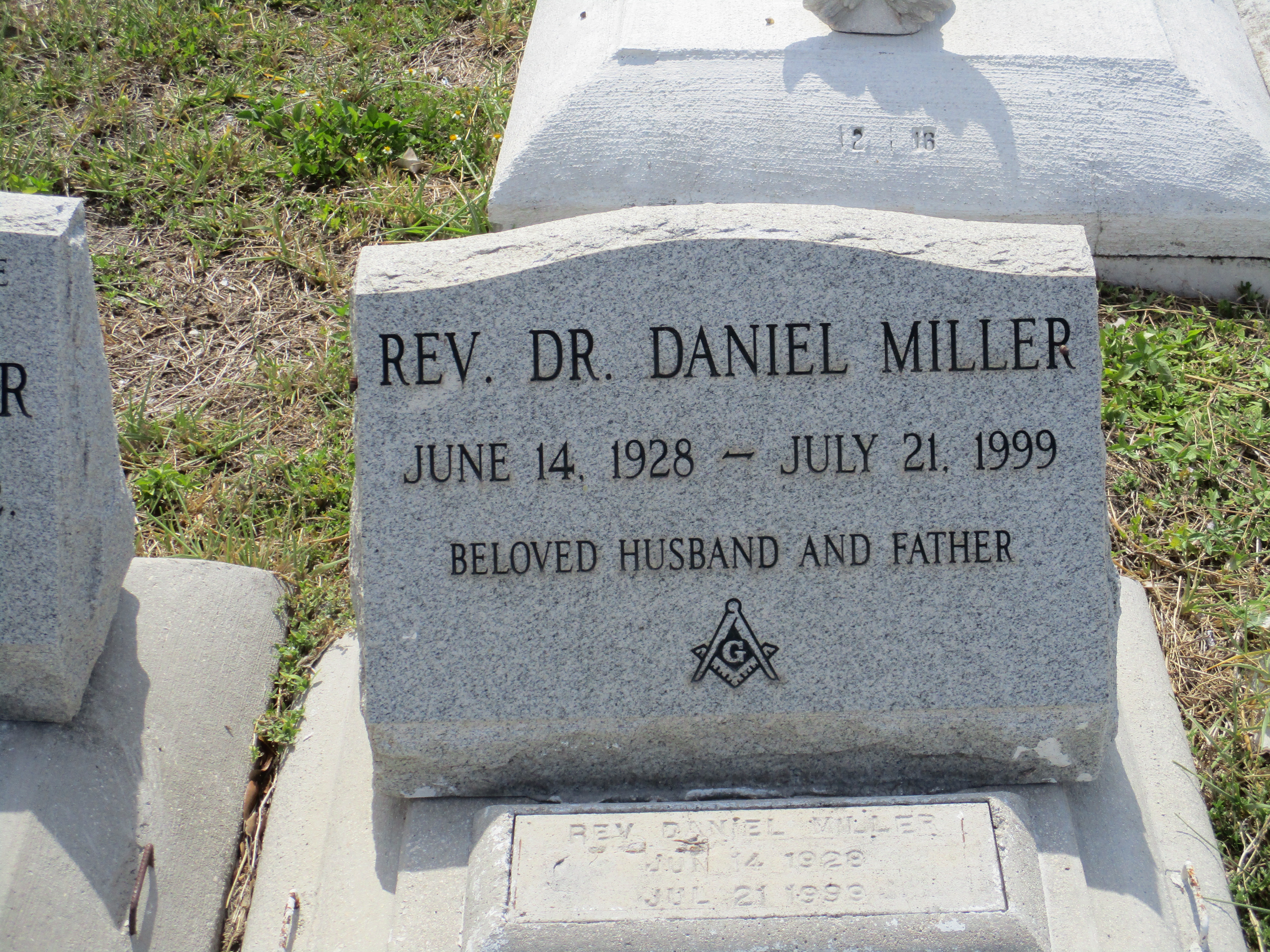 Rev Daniel Miller